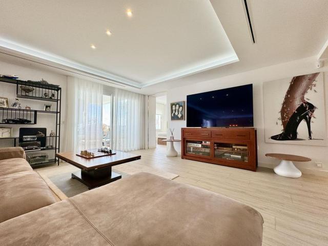 4 bedroom Apartment in Estepona