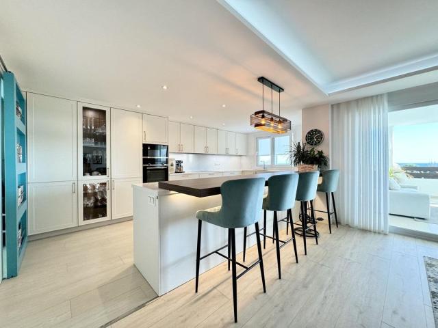 4 bedroom Apartment in Estepona