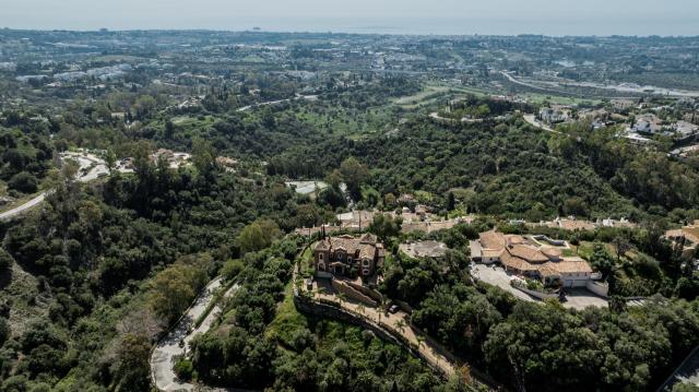 Plot for sale in Benahavis