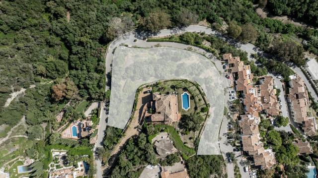 Plot for sale in Benahavis