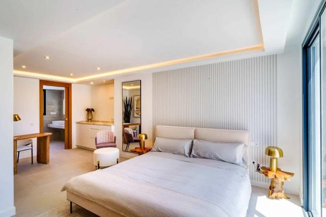 4 bedroom Villa in Elviria