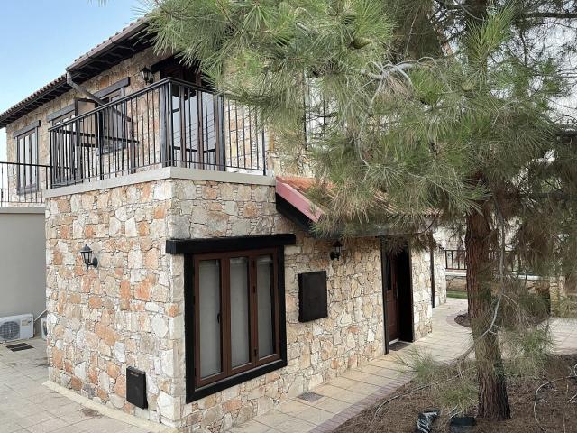 4 bedroom town house in Zanakia