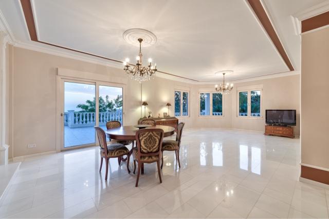 5 bedroom town house in Agios Tychon