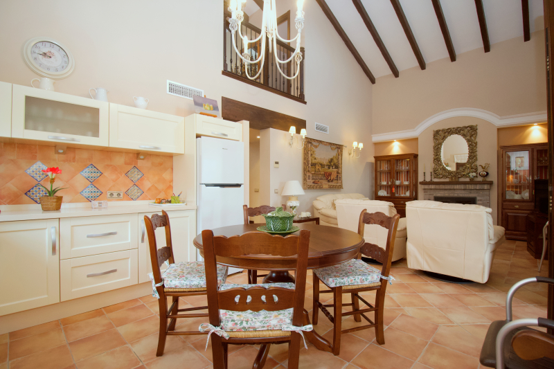 Welcome to this beautiful, furnished, 160 m²  country house, located on a 4,500 m² plot with breathtaking mountain views in Guaro !