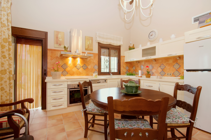 Welcome to this beautiful, furnished, 160 m²  country house, located on a 4,500 m² plot with breathtaking mountain views in Guaro !