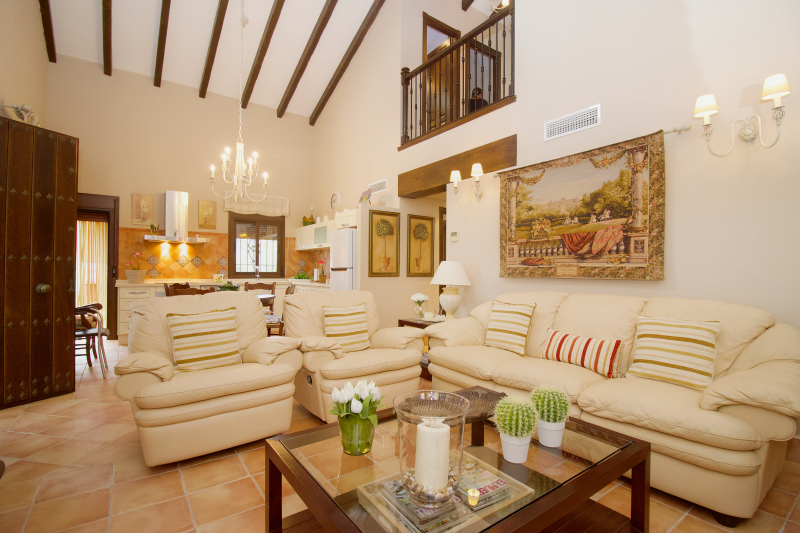 Welcome to this beautiful, furnished, 160 m²  country house, located on a 4,500 m² plot with breathtaking mountain views in Guaro !