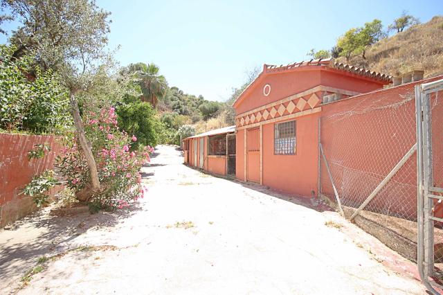 6 bedroom finca in monda