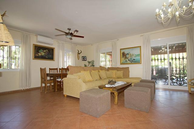 6 bedroom finca in monda