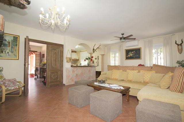 6 bedroom finca in monda
