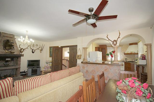 6 bedroom finca in monda