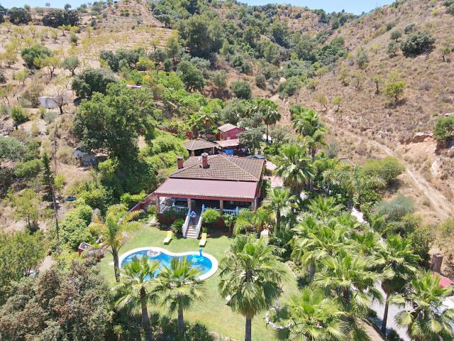 6 bedroom finca in monda