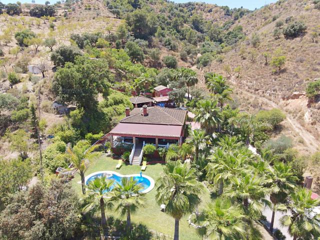 6 bedroom finca in monda