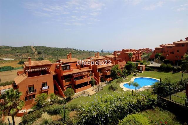 3 bedroom Apartment - Middle Floor Apartment in Estepona