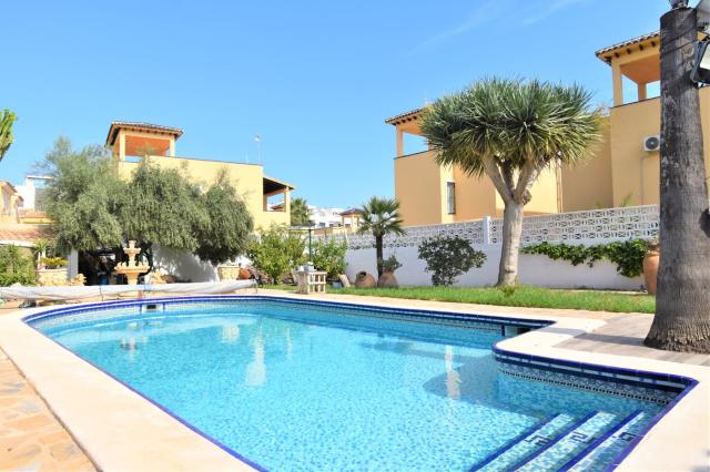 4 bedroom Detached Villa in Orihuela Costa