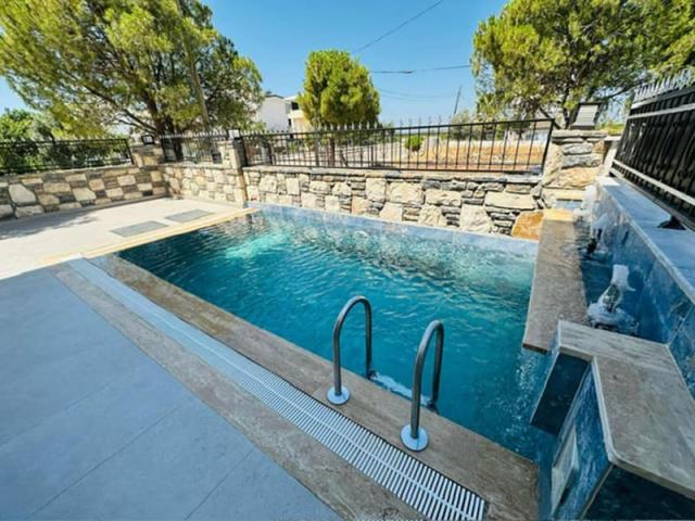 4 bedroom Villa in Altinkum