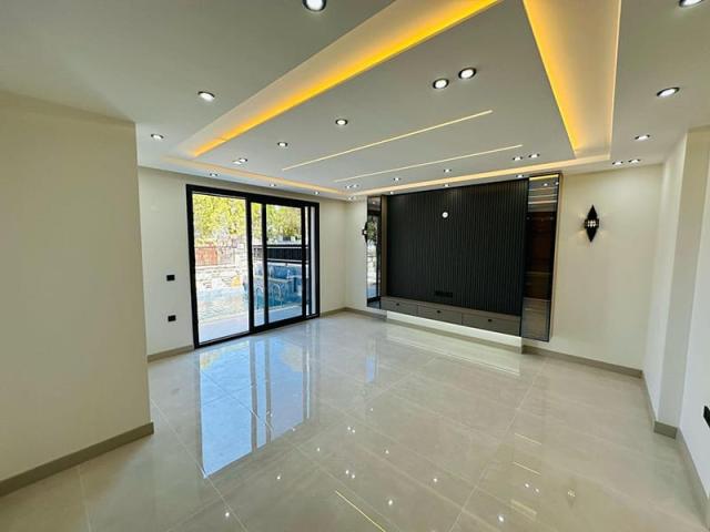 4 bedroom Villa in Altinkum