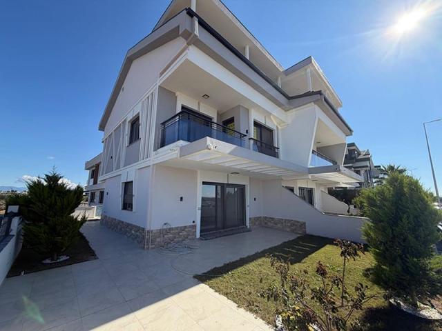 4 bedroom Villa in Altinkum