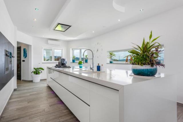 5 bedroom Villa in Alicante