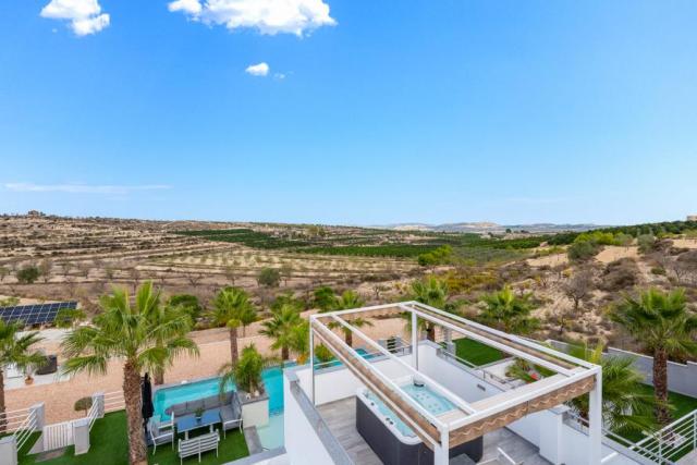 5 bedroom Villa in Alicante
