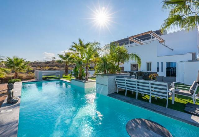 5 bedroom Villa in Alicante
