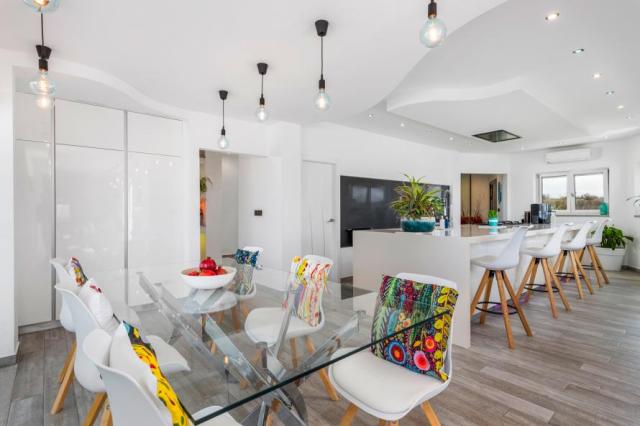 5 bedroom Villa in Alicante