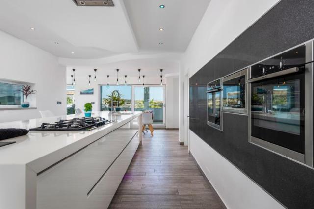 5 bedroom Villa in Alicante