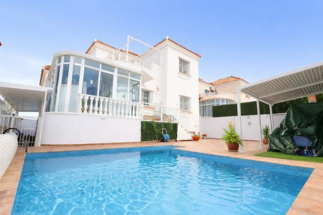 4 bedroom Detached Villa in Orihuela Costa