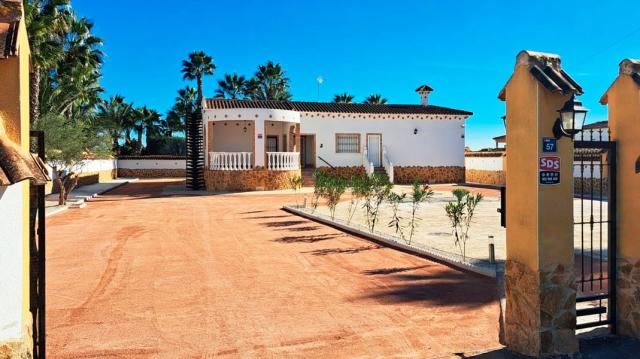 5 bedroom Country Property in Catral