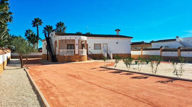5 bedroom Country Property in Catral