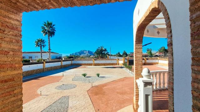 5 bedroom Country Property in Catral