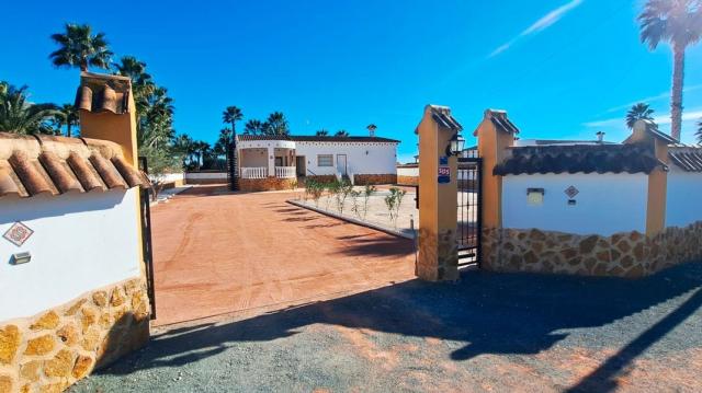 5 bedroom Country Property in Catral
