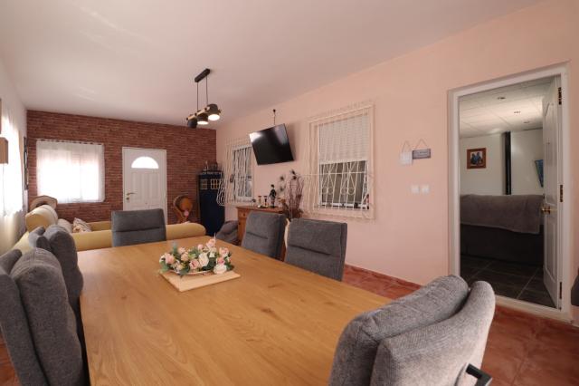4 bedroom Country Property in Benferri