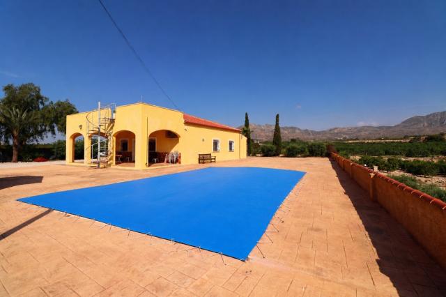 3 bedroom Country Property in Albatera
