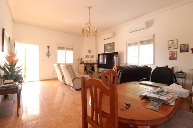3 bedroom Country Property in Albatera