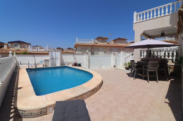 4 bedroom Detached Villa in Benimar