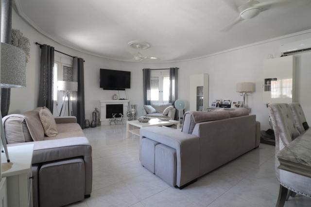 4 bedroom Detached Villa in Benimar
