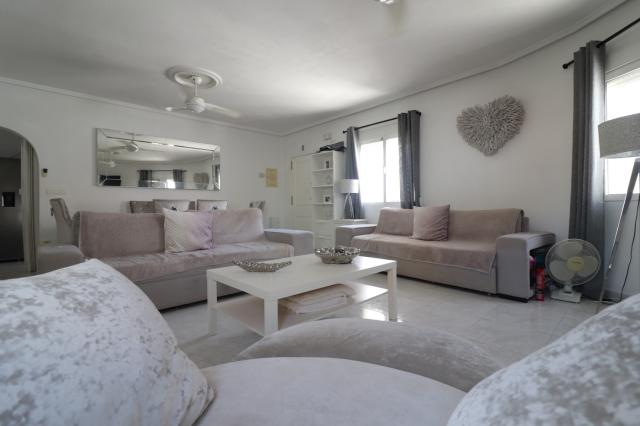 4 bedroom Detached Villa in Benimar