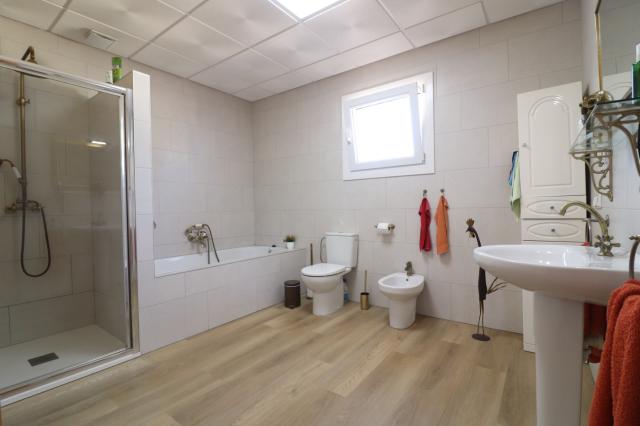 3 bedroom Country Property in Rafal