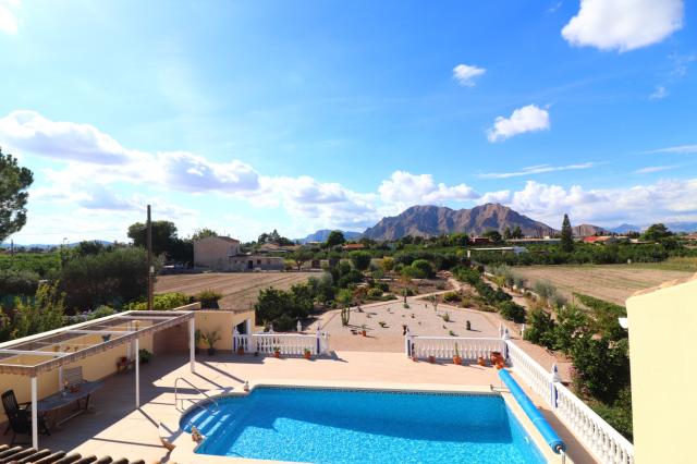 3 bedroom Country Property in Rafal