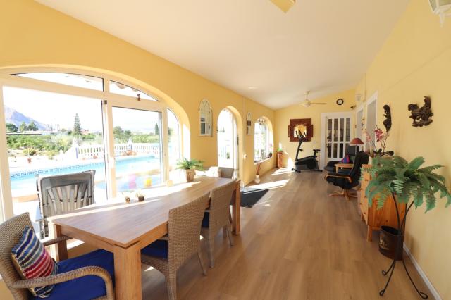 3 bedroom Country Property in Rafal
