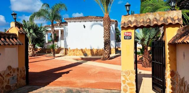 3 bedroom Country Property in Catral