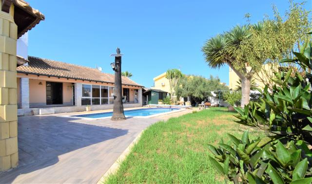 4 bedroom Detached Villa in Orihuela Costa