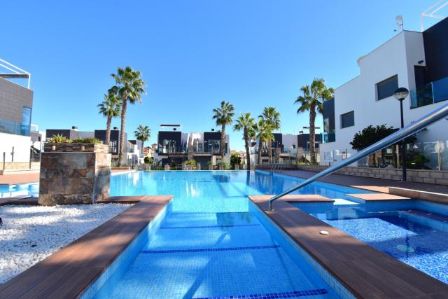 3 bedroom Quad Villa in Orihuela Costa