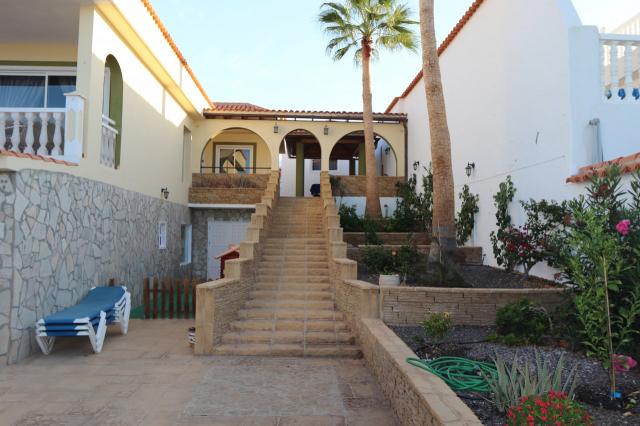 6 bedroom Villa in Callao Salvaje