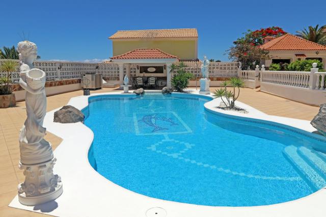 8 bedroom Villa in Callao Salvaje