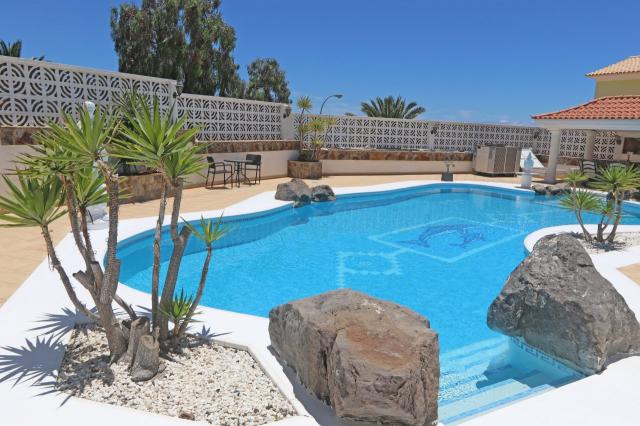 8 bedroom Villa in Callao Salvaje