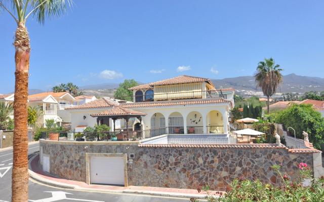 6 bedroom Villa in Callao Salvaje