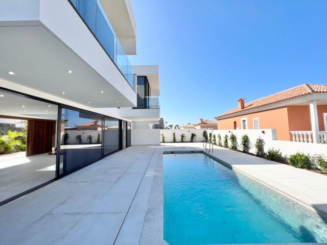 6 bedroom Villa in Callao Salvaje