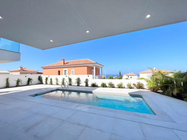 6 bedroom Villa in Callao Salvaje