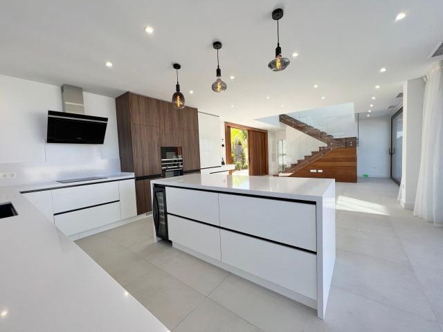 6 bedroom Villa in Callao Salvaje